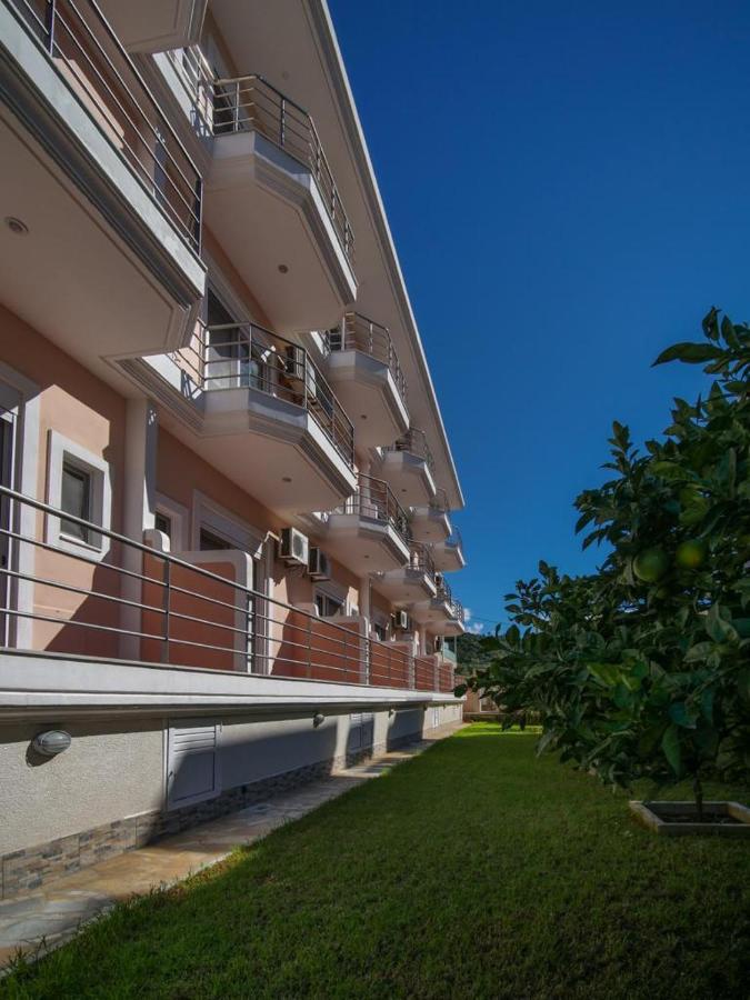 Himara Royal Hotel Bagian luar foto