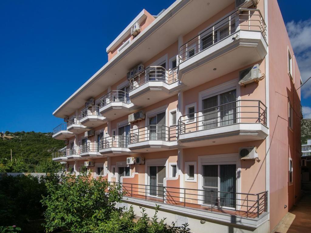 Himara Royal Hotel Bagian luar foto