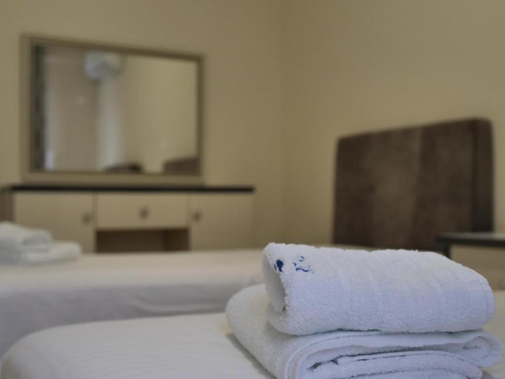 Himara Royal Hotel Bagian luar foto