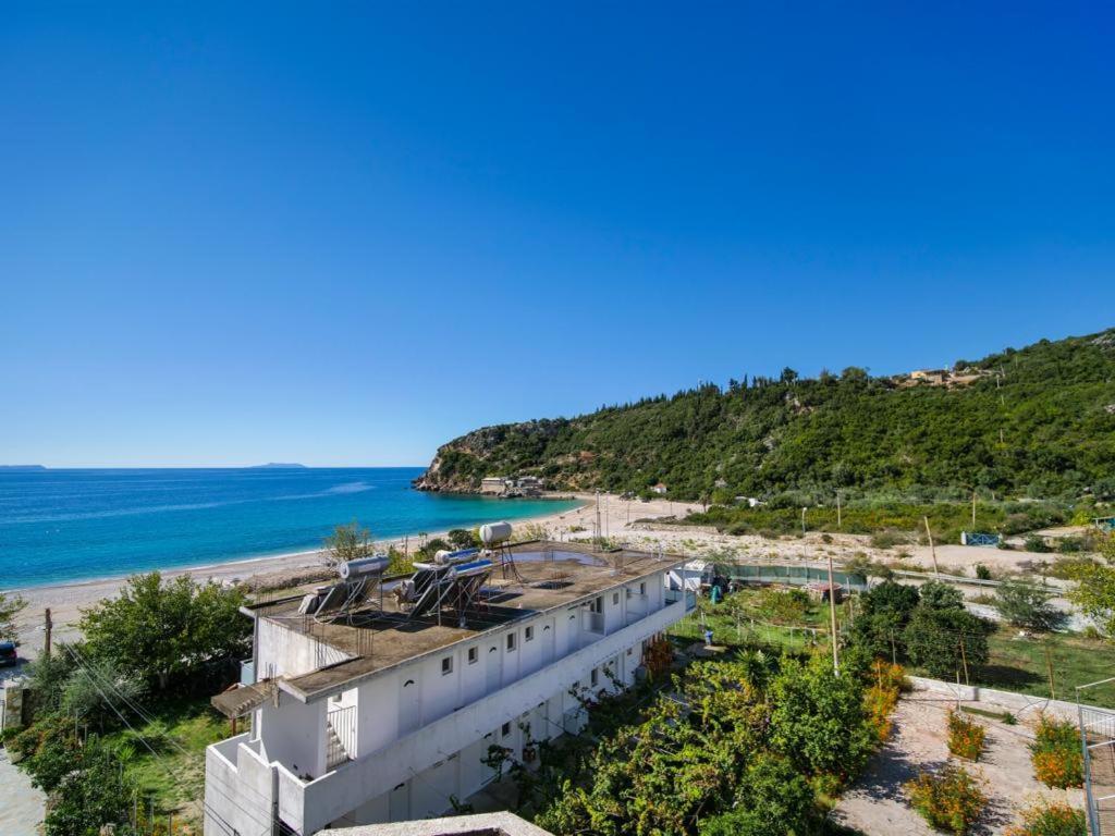 Himara Royal Hotel Bagian luar foto