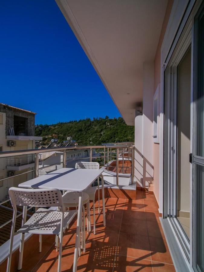 Himara Royal Hotel Bagian luar foto