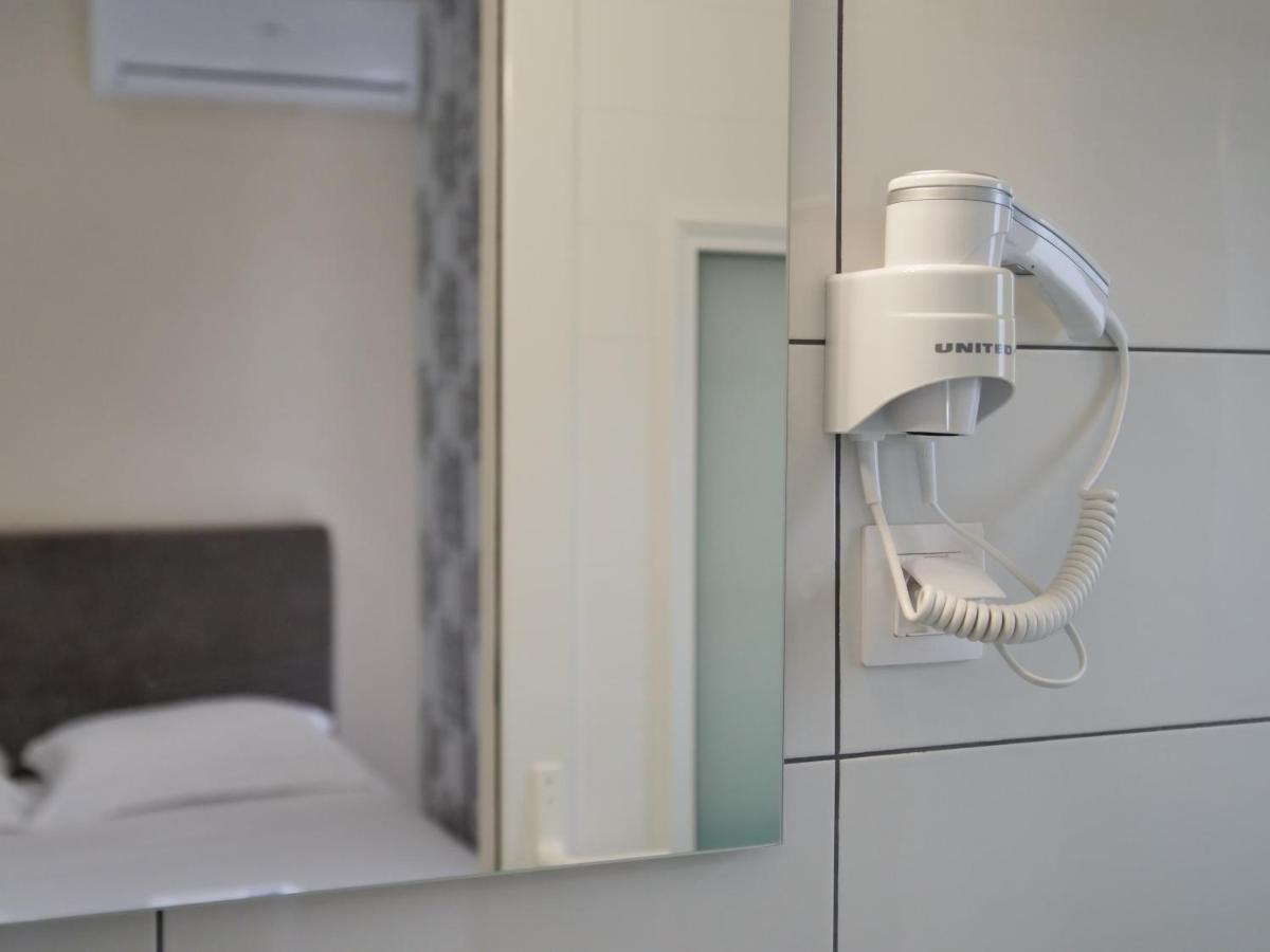 Himara Royal Hotel Bagian luar foto