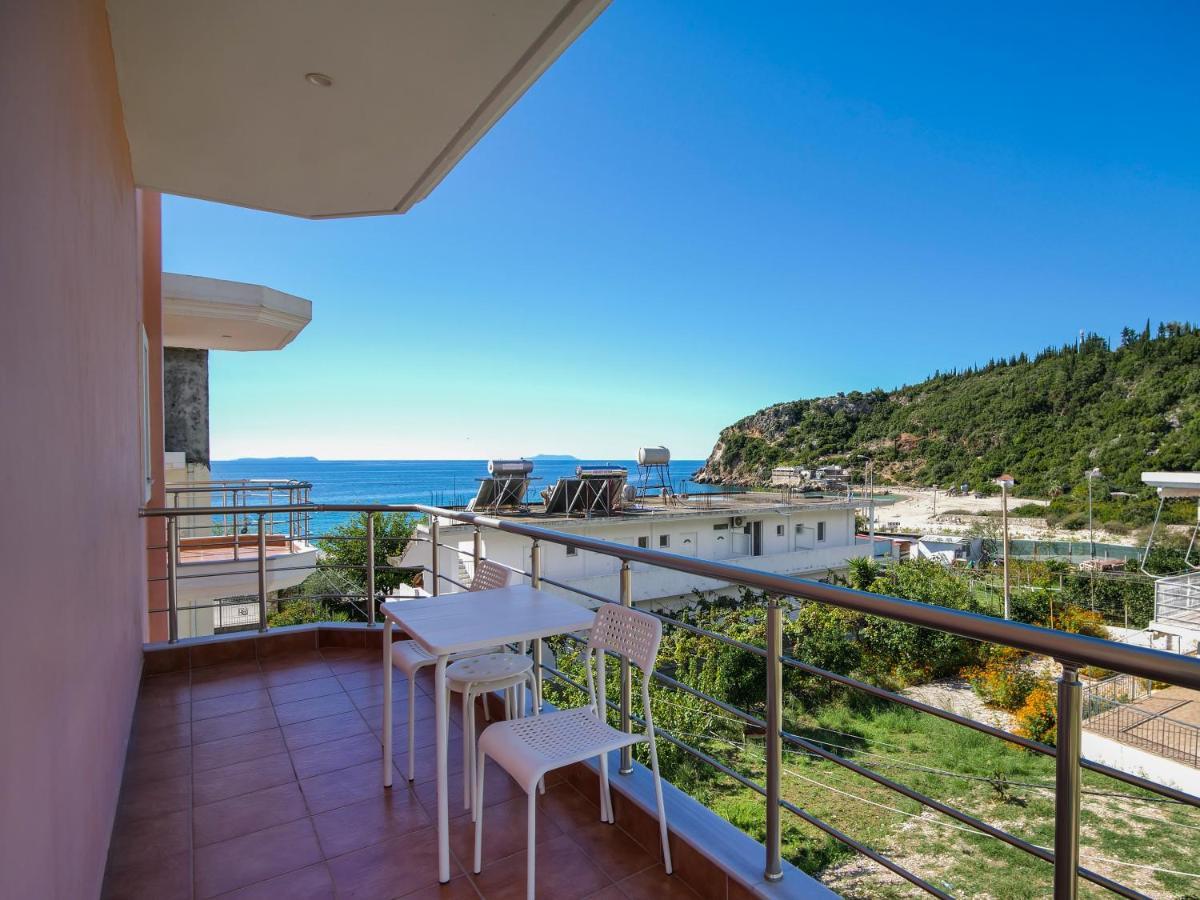 Himara Royal Hotel Bagian luar foto