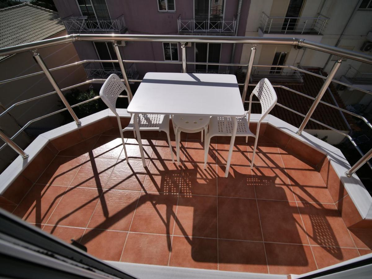 Himara Royal Hotel Bagian luar foto