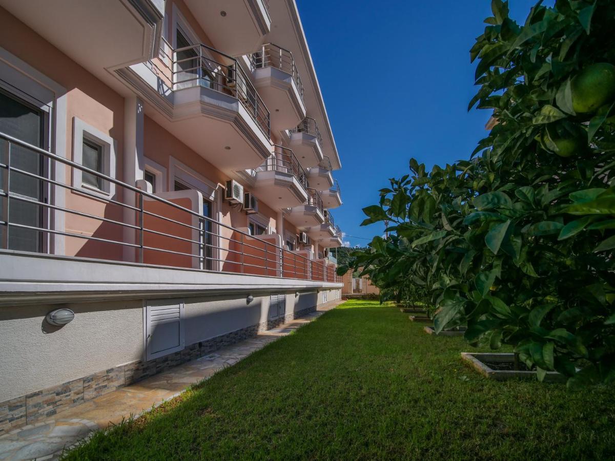 Himara Royal Hotel Bagian luar foto