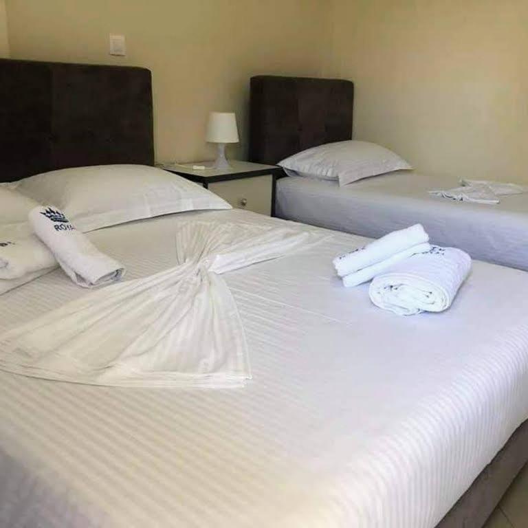 Himara Royal Hotel Bagian luar foto