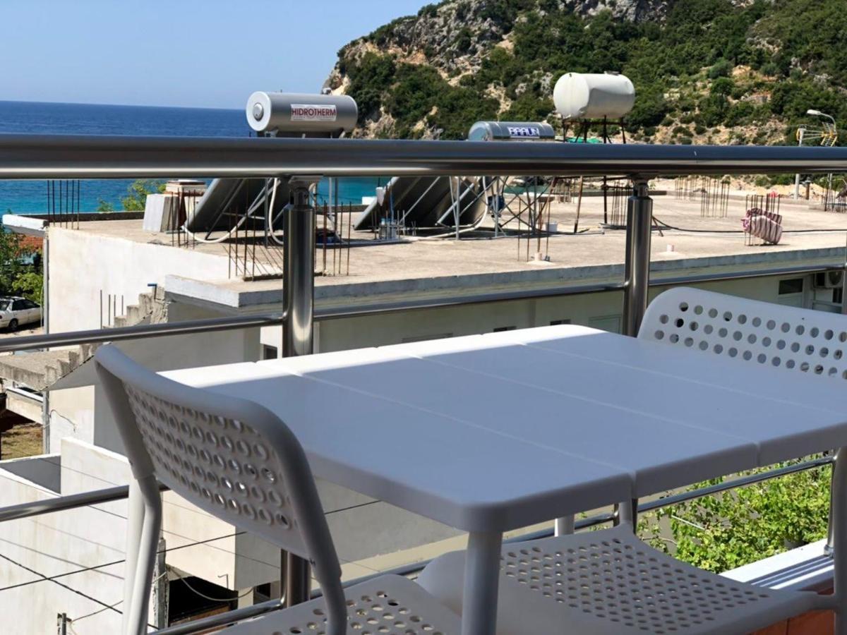 Himara Royal Hotel Bagian luar foto