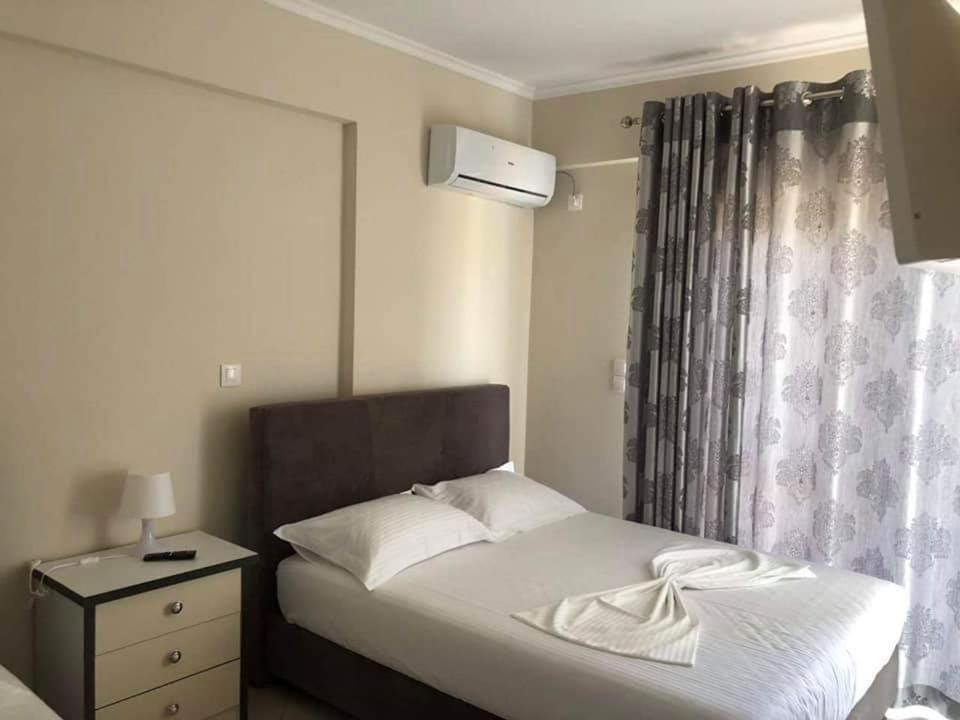 Himara Royal Hotel Bagian luar foto