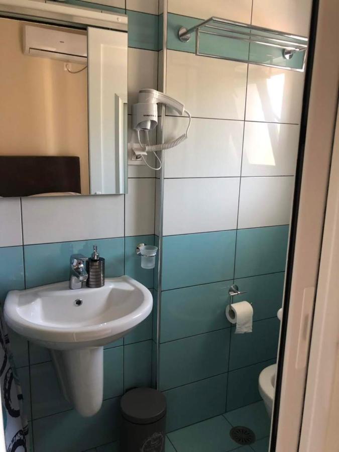 Himara Royal Hotel Bagian luar foto