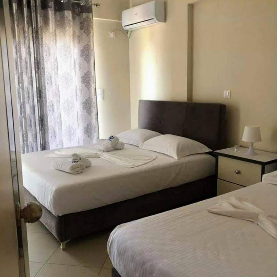Himara Royal Hotel Bagian luar foto