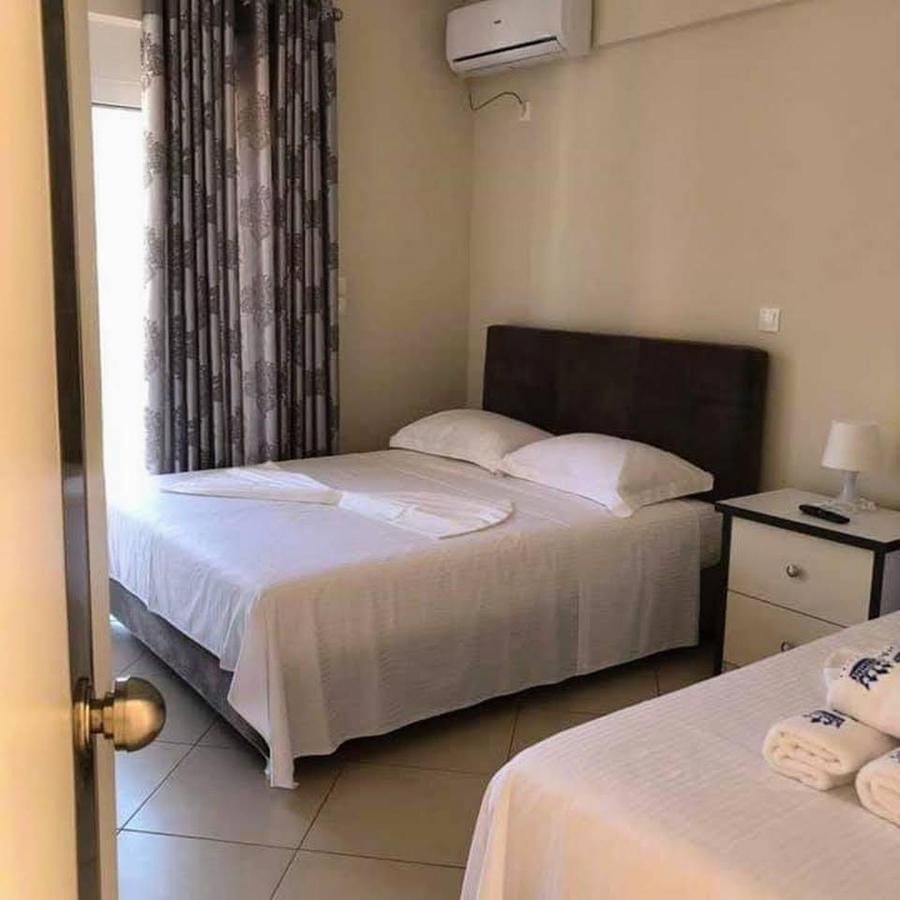 Himara Royal Hotel Bagian luar foto