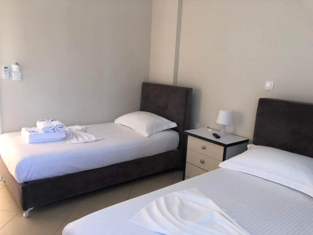 Himara Royal Hotel Bagian luar foto