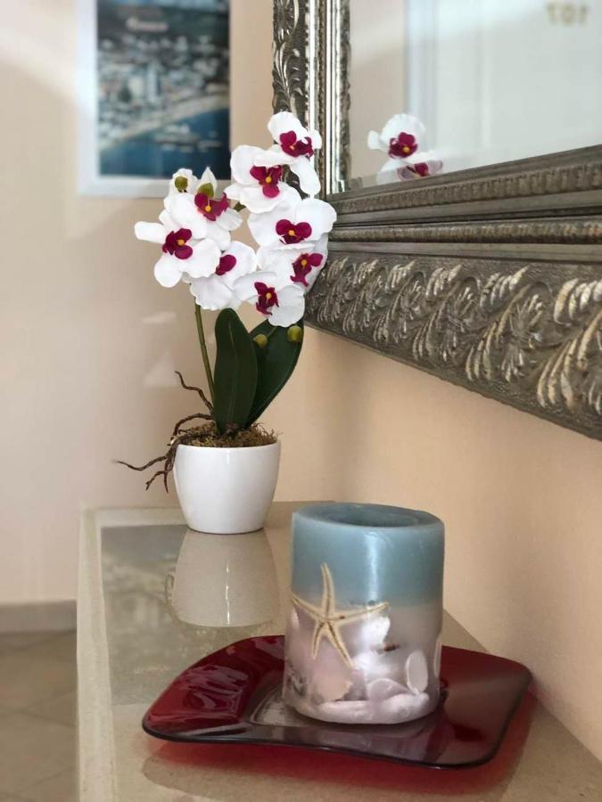 Himara Royal Hotel Bagian luar foto